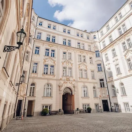 Magnificent Historical Penthouse In The Heart Of Apartmán