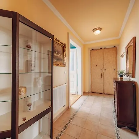 Magnificent Historical Penthouse In The Heart Of Apartmán *