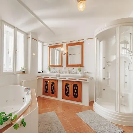 Apartmán Magnificent Historical Penthouse In The Heart Of