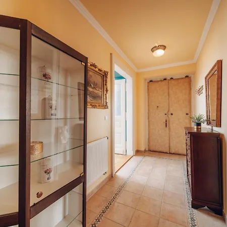 Magnificent Historical Penthouse In The Heart Of Апартаменты *
