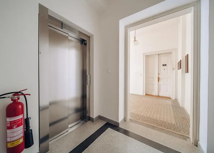 Magnificent Historical Penthouse In The Heart Of Apartmán