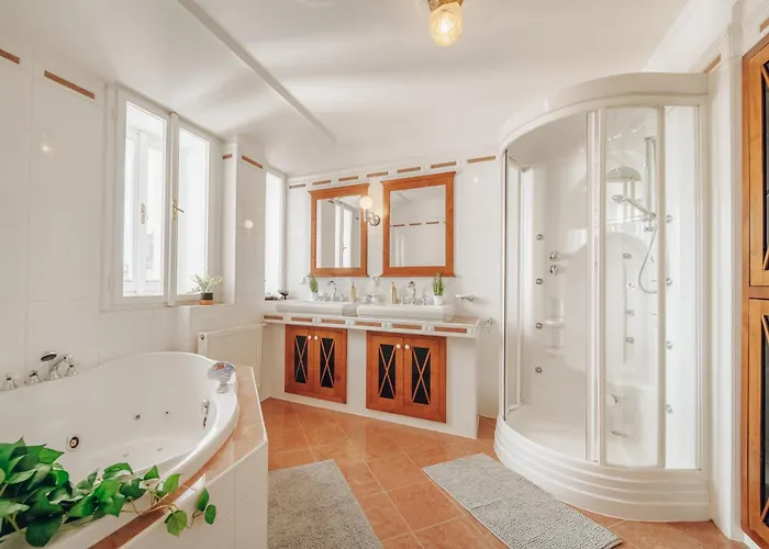 Magnificent Historical Penthouse In The Heart Of Apartmán